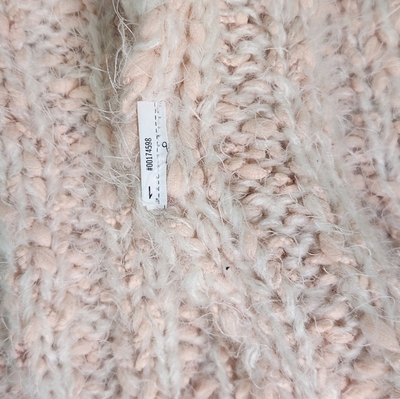 Cozy pinkish beige Knit Sweater flattering versatile Scarf - Picture 5 of 8